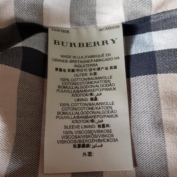 The long black Burberry Chelsea Heritage Trench Coat with signature gabardine - Picture 11 of 13